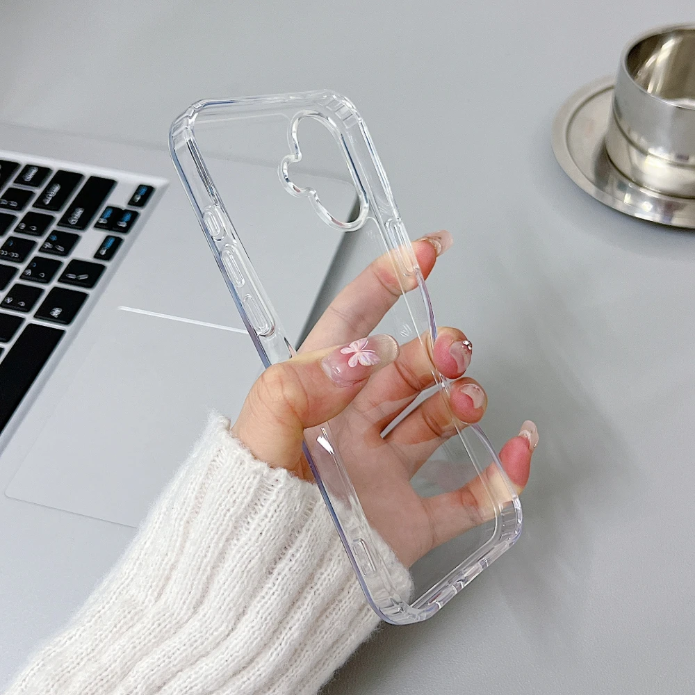 The transparent phone case with four-corner airbags provides impact-resistant protection and is suitable for iphones