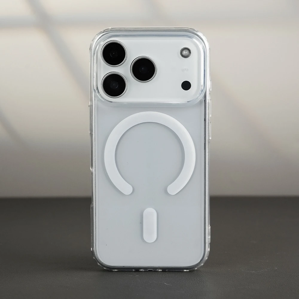 The transparent magnetic phone case is protected by four corner airbags and is impact-resistant
